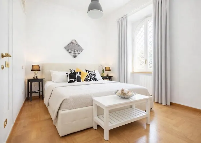 Апартаменты Luxury For 10 Vaticano S'peter Basilica Aircond Netflix - Sky Wifi *